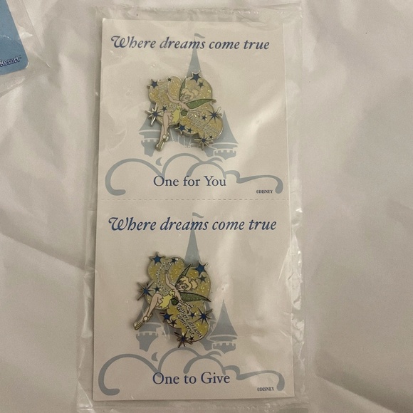 Lot of 2 NEW - LE Tinker Bell (2) Sharing and Cinderellas Castle (2005) Pins - Picture 4 of 6